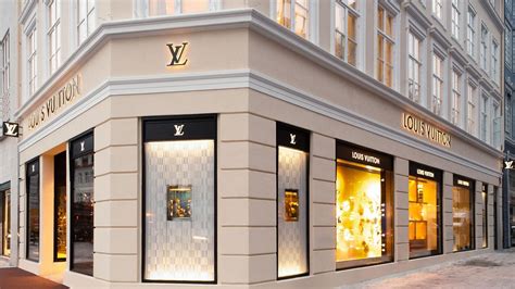 Shop Louis Vuitton 